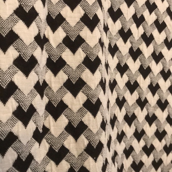 Black and white shirt - Picture 2 of 5